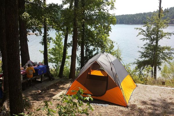 Lacul Greeson (Parcul de stat Daisy) - Camping în Arkansas