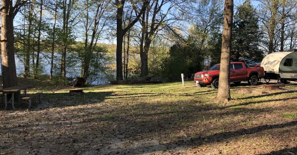 Crab Orchard National Wildlife Refuge - Camping dispers permis - Camping în Illinois