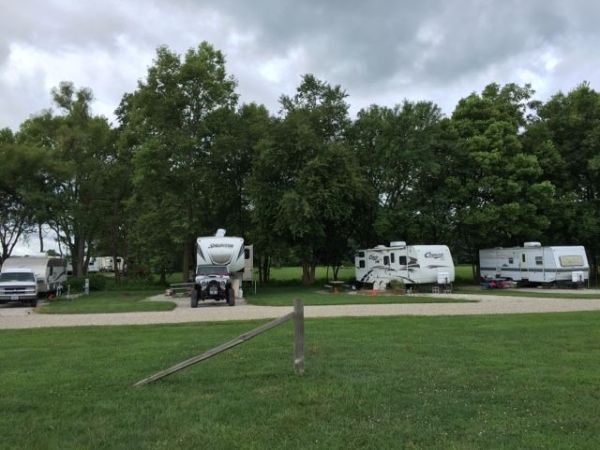 Double J Camping și RV Park - Chatham-Camping în Illinois