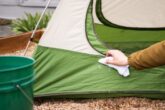 Cum să curățați un cort de camping
