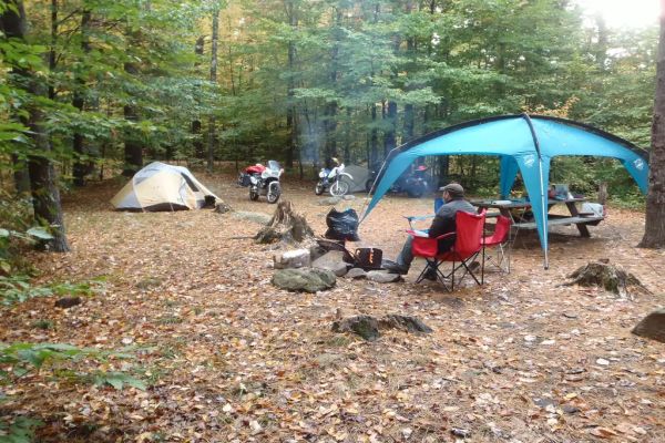 Pădurea de stat Tolland - Camping Otis din Massachusetts