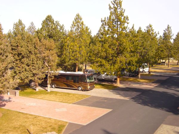 Crown Villa RV Resort - Camping Bend Oregon