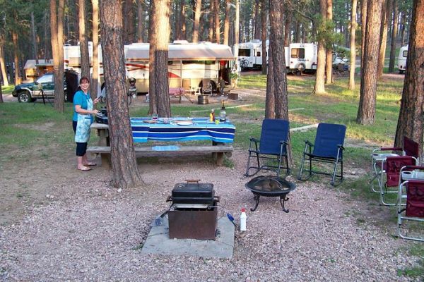 Big Pine Camping - Custer Camping în Dakota de Sud