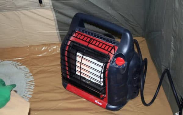 Domnule Heater Buddy într-un cort.