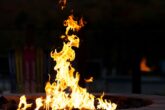 Sfaturile de top ale lui Bear Grylls pentru aprinderea focurilor de gătit în aer liber